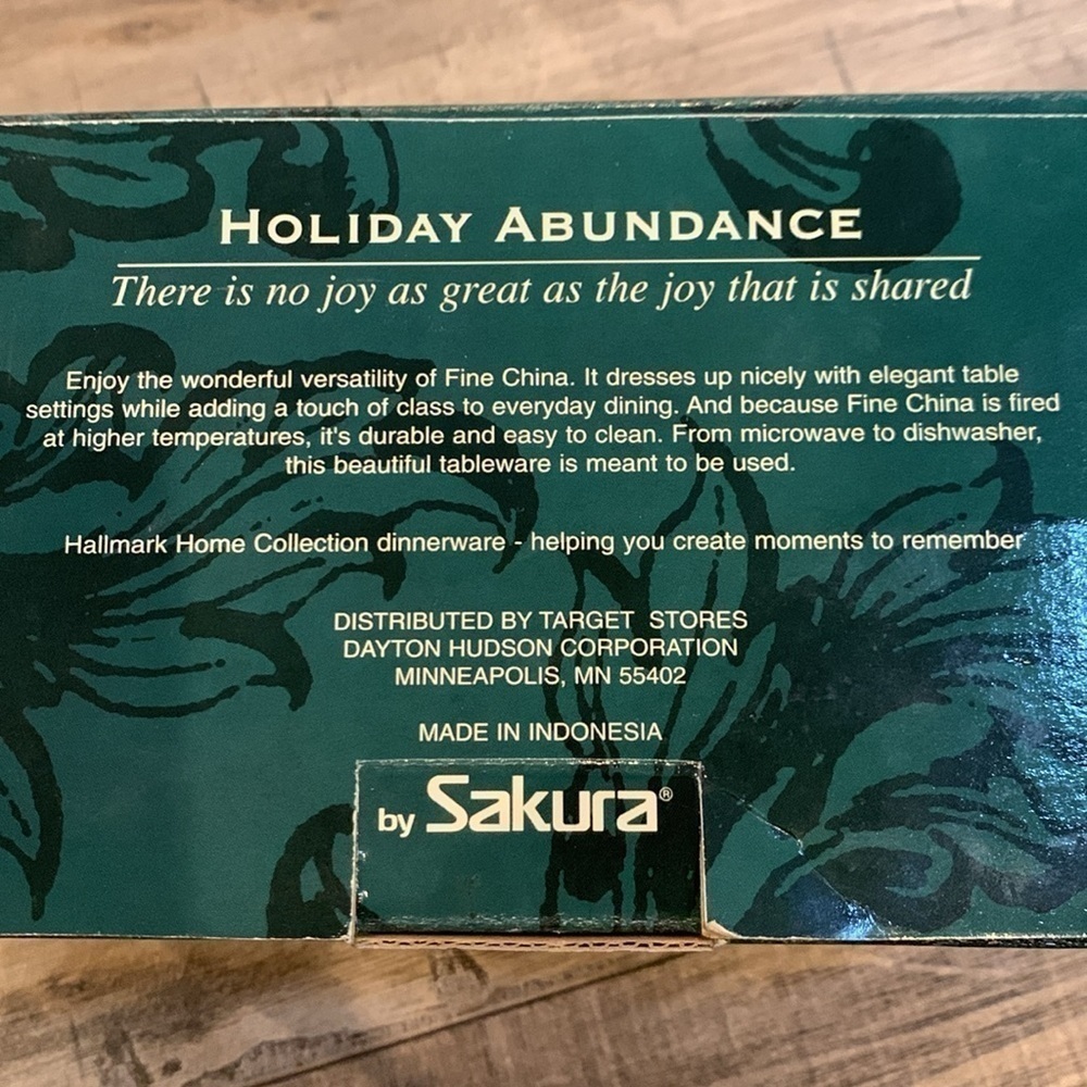 Sakura Holiday Abundance sugar and creamer set Fine China Hallmark Home  NIB - Picture 4 of 4